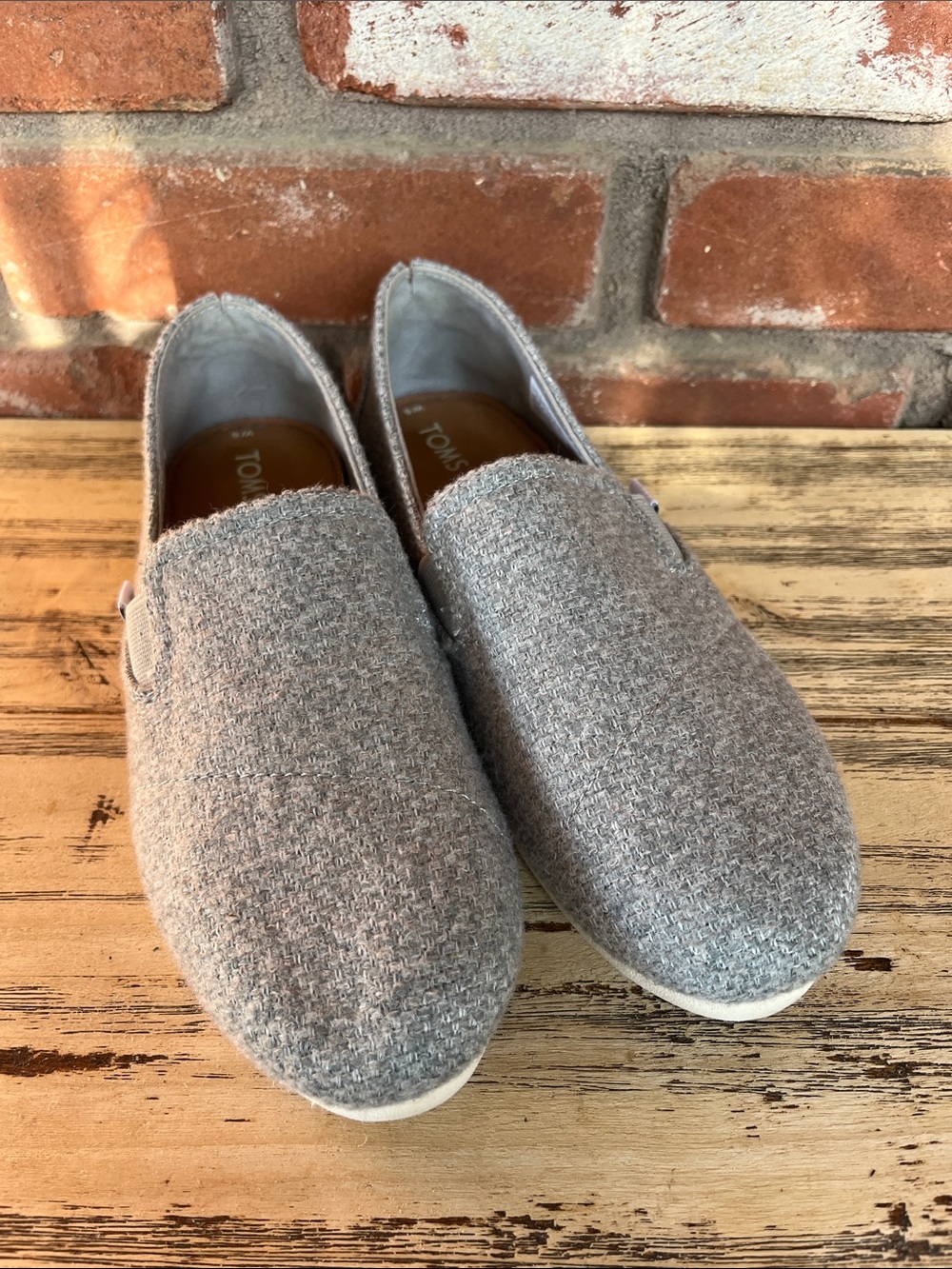 Toms Gray Slip-On Shoes with Light Blue Logo Patch Size 6 Excellent condition - Picture 4 of 11